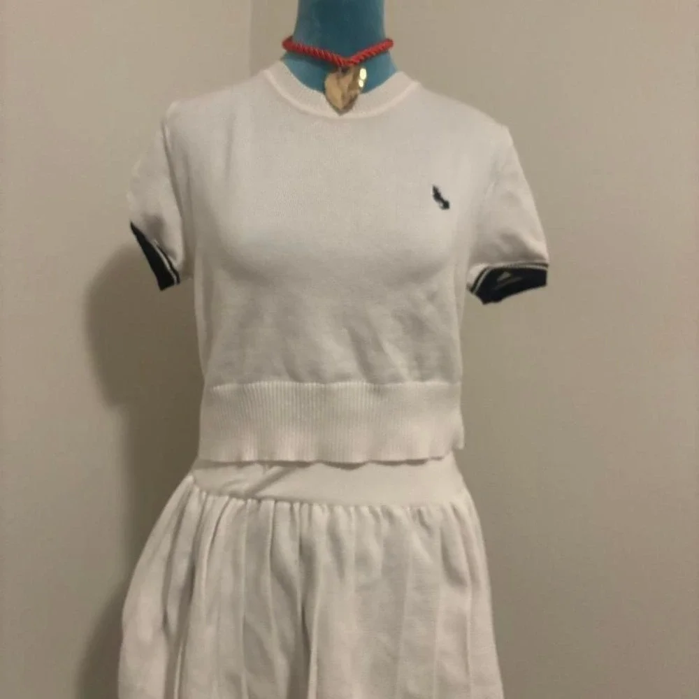 White‎ polo shirt with navy blue stripes and embroidered logo